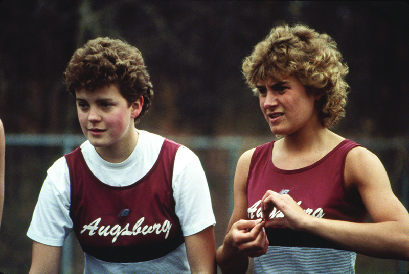 Augsburg women’s track and field student-athletes prepare for a race in 1985.